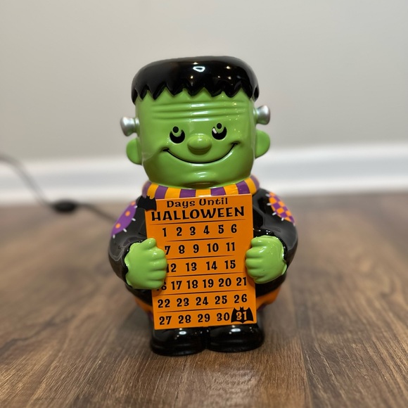 Countdown to Halloween Scentsy Warmer - Picture 4 of 9